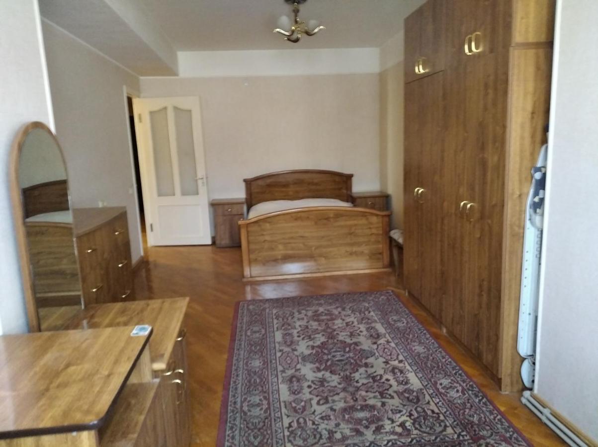 3 Room Apartment In Small Center Of Erivan Exterior foto